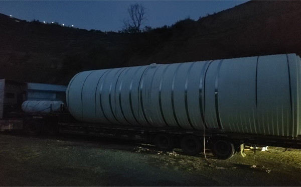 碌曲圆桶运输途中